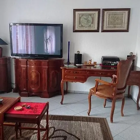 Am Stadtpark Apartment *